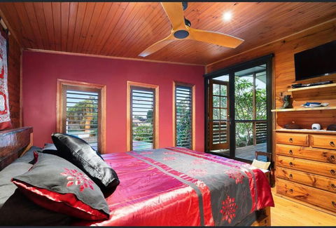 ONE OF A KIND Vacation Rental- Berkeley Vale - C Tourism 1