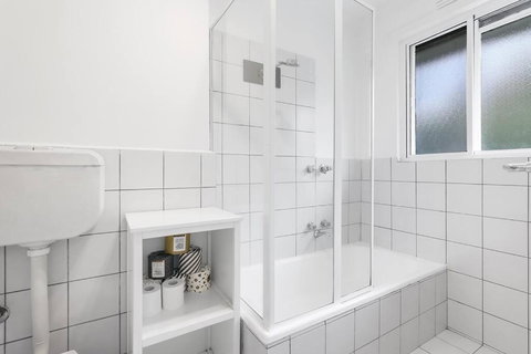 Opposite Rippon Lea Estate - C Tourism 3