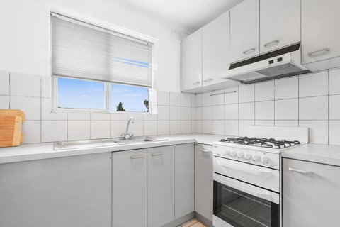 Opposite Rippon Lea Estate - C Tourism 2