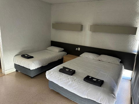 Overlander Hotel - C Tourism 2