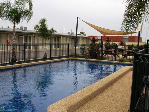 Overlander Hotel Motel - C Tourism 3