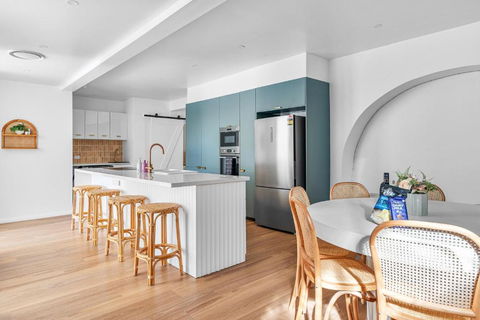 Pacific Paradise - 4 Bedroom House Central Coast - C Tourism 2