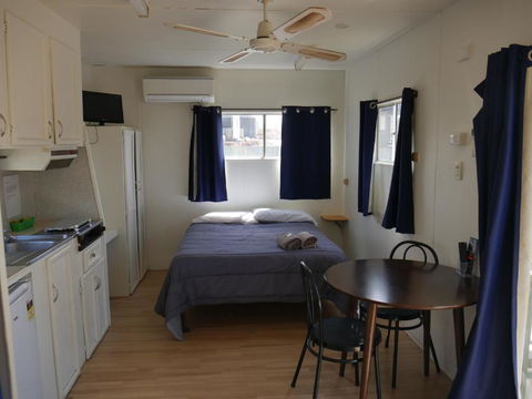 Parkes Country Cabins - C Tourism 0