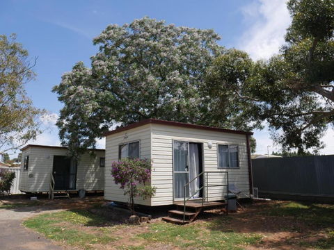 Parkes Country Cabins - C Tourism 3