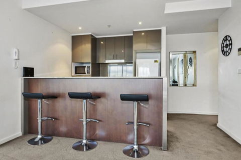 Portside Bliss Your Urban Escape In Melbourne - C Tourism 3