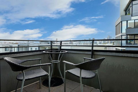Portside Bliss Your Urban Escape In Melbourne - C Tourism 1