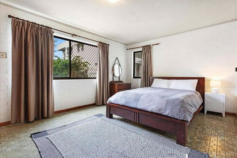 PET FRIENDLY & Super Central Retro Beach Pad! - C Tourism 0