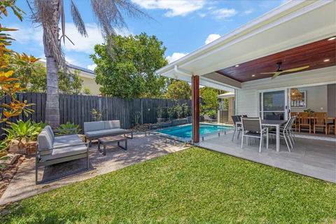 Pet Friendly Holiday Home With Pool On Alex - C Tourism 3