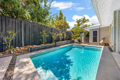 Pet Friendly Holiday Home With Pool On Alex - C Tourism 1
