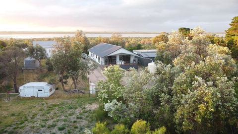 PIECE OF PARADISE, Huge 4 Bedroom Haven - C Tourism 3
