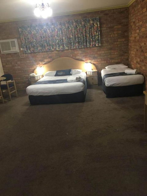 Pines Country Club Motor Inn - C Tourism 3