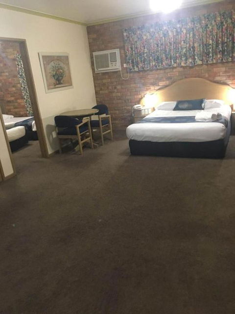 Pines Country Club Motor Inn - C Tourism 2