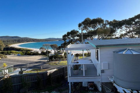 PIPI SHACK - Iconic Waterfront Shack Binalong Bay - C Tourism 0