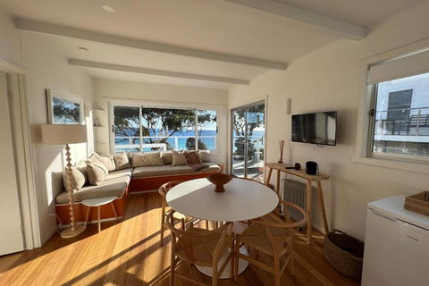 PIPI SHACK - Iconic Waterfront Shack Binalong Bay - C Tourism 2