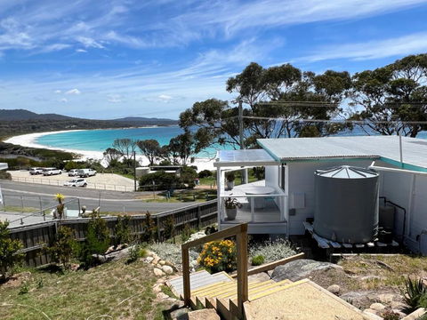 PIPI SHACK - Iconic Waterfront Shack Binalong Bay - C Tourism 1