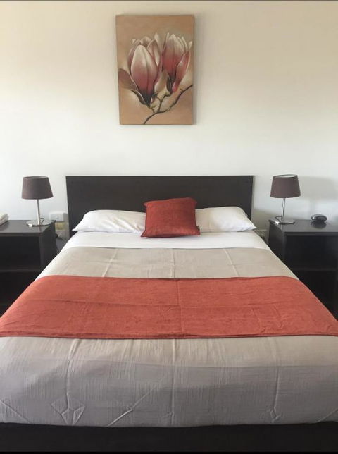 Ploughmans Motor Inn - C Tourism 2