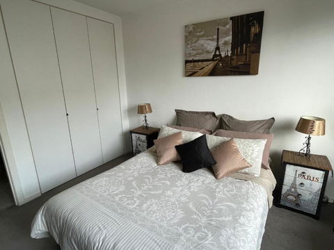 Radiance - Chic Fitzroy Street Apartment - C Tourism 1