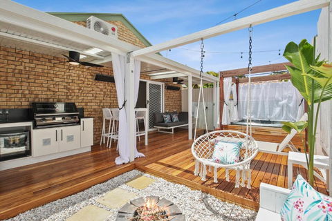 Private Outdoor Spa, Fire Pit - THE RETREAT COOLUM BEACH - C Tourism 2