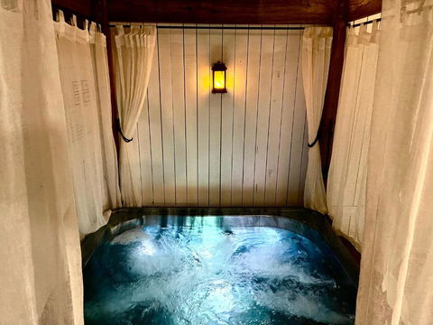 Private Outdoor Spa, Fire Pit - THE RETREAT COOLUM BEACH - C Tourism 0