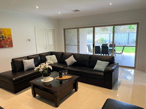 Premium Barossa Getaway - C Tourism 1