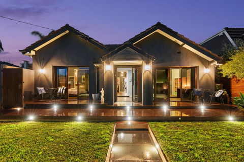 Private, Modern And Warm Family Home - C Tourism 2