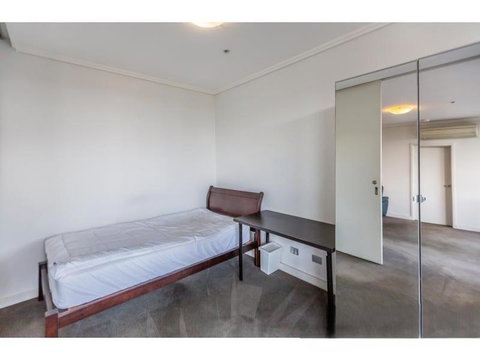 Private Room With Shared Washroom Only In 3bhk Apartment - C Tourism 1