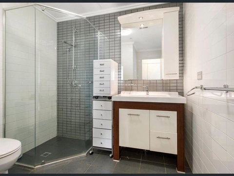 Private Room With Shared Washroom Only In 3bhk Apartment - C Tourism 2