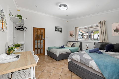 Quadruple Ensuite Room - Nearby Stations & Shops - C Tourism 0
