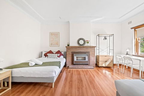 Quadruple Room - Near Transport & Shops - Shared Bathroom - C Tourism 2