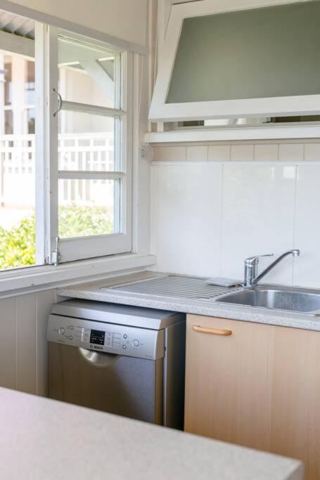 Quaint & Cosy 1 Bedroom Apartment In Queenslander. - C Tourism 2