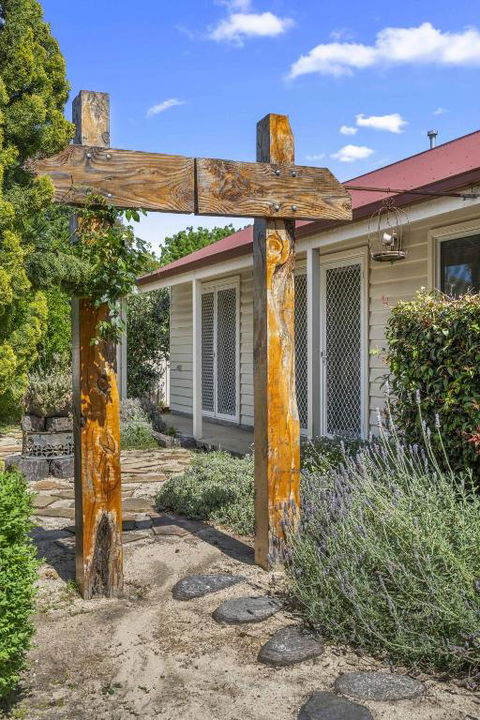 Quaint Garden Oasis With Free Parking - C Tourism 2