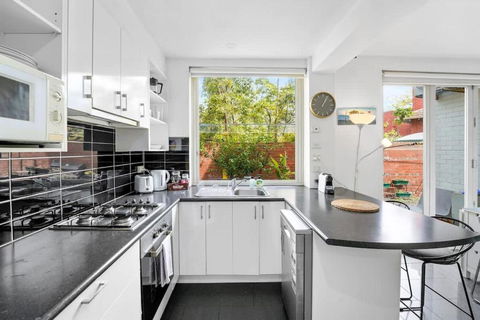 Quiet And Peaceful Beachside 1BR Retreat W Parking - C Tourism 1