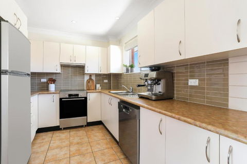 Randwick L 3 Bedroom Apartment + Parking - C Tourism 3