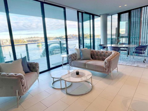 RARE Luxury Waterfront Living - C Tourism 0