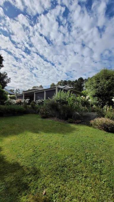 Quiet Family Retreat Getaway - Wildlife Park, Sovereign Hill, Kryall Castle And City At Your Door - Modern House, 8 Guests, 4 Bedrooms, 5 Beds - C Tourism 0
