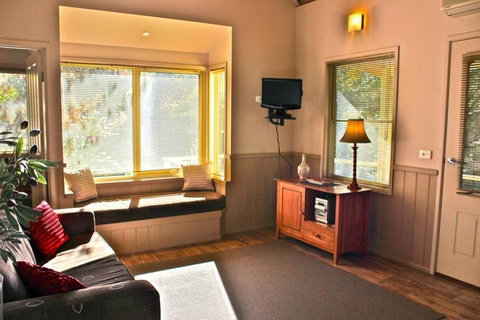 Autumn Leaf Cottage 1 - C Tourism 1