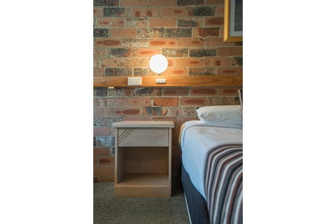 Avoca Beach Hotel - C Tourism 1