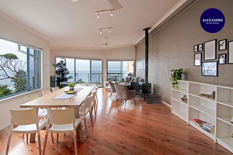 Avoca Heights House /// 4 BDR 2.5 BTH // Direct Ocean Views - C Tourism 2