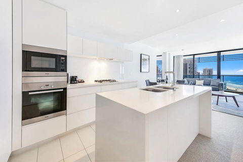 Awesome Ocean Views Broadbeach WiFi, Netflix, Wine - C Tourism 3