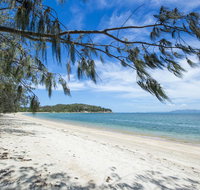 Azure on Geoffrey Bay - C Tourism
