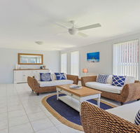 Azure Waters - perfectly positioned with ocean views - C Tourism