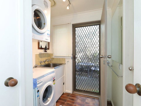 Back Beach Hideaway - C Tourism 2