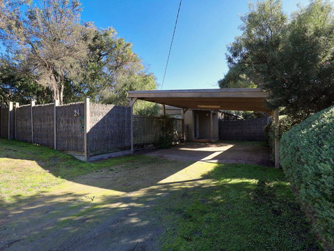 Back Beach Hideaway - C Tourism 0