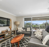 Barefoot Top Floor 32 Skyline Crescent Crescent Head - C Tourism