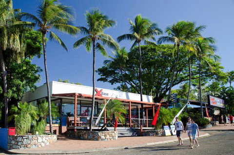 Base Airlie Beach - C Tourism 0