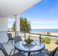 Bayline Beachfront Apartment no 4 - C Tourism