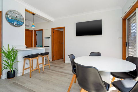 Beachcomer, Unit 2 - The Entrance, NSW - C Tourism 2