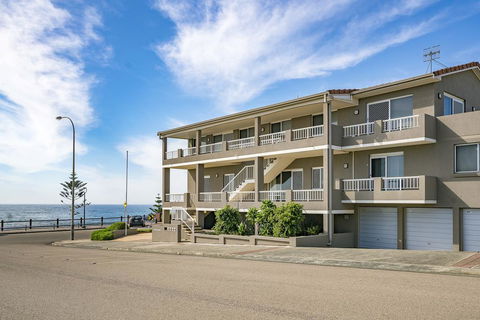 Beachcomer, Unit 2 - The Entrance, NSW - C Tourism 0