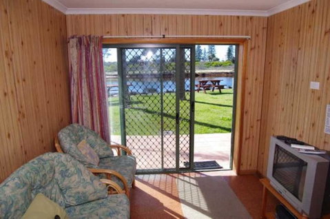 Beachfront 5, 25 Willow Street - C Tourism 3