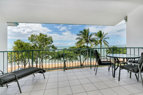 Beachfront Apartments On Trinity Beach - C Tourism 2